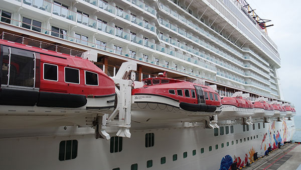 Dream Cruises Genting Dream Exterior