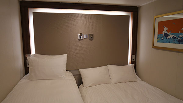 Dream Cruises Genting Dream Interior Stateroom Bed