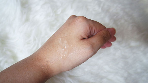 Itsumi Skincare: Anti-Clock Face & Eye Gel Cream Close Up