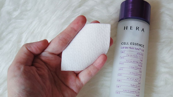 HERA Cell Essence Double Effect Facial Cotton Pad Mesh Side