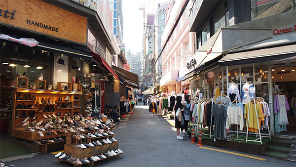 Shopping at Edae Alley Intersection